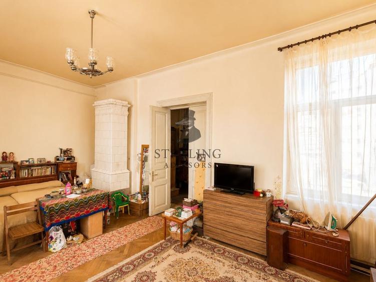 Apartament cu 4 camere semidecomandat în P-ța Romană