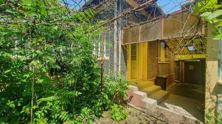 Casă cu 3 camere cu Teren 6674 Mp în Macea