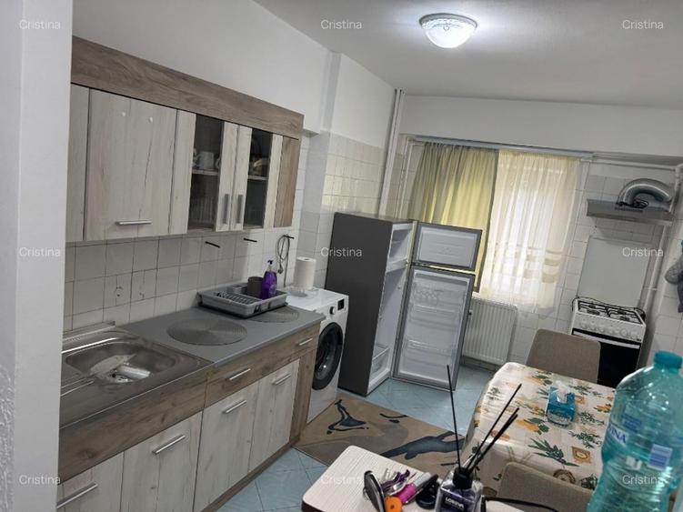 Apartament cu 3 camere decomandat în Rahova