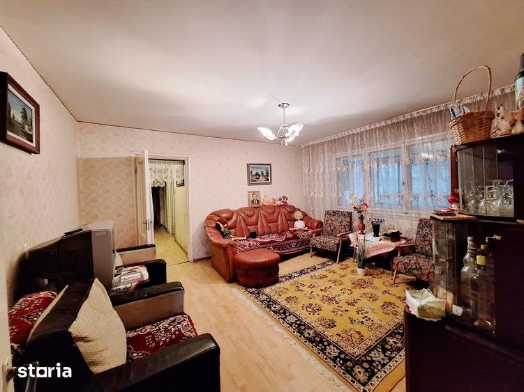 Apartament cu 3 camere semidecomandat în Mioriței
