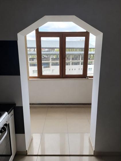 Apartament cu 3 camere decomandat, mobilat în Nicolina