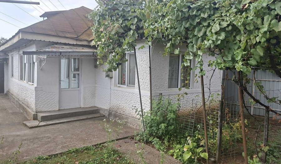 Casă cu 3 camere în Florești