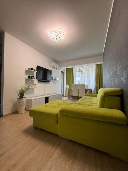 Apartament cu 3 camere semidecomandat în Metalurgiei