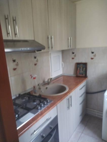 Apartament cu 3 camere semidecomandat în Alexandru cel Bun