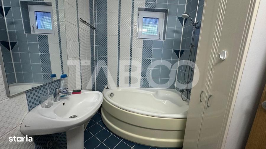 Apartament cu 3 camere decomandat, mobilat în Valea Aurie