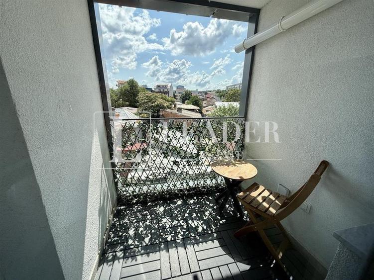 Apartament cu 2 camere semidecomandat, mobilat în Central