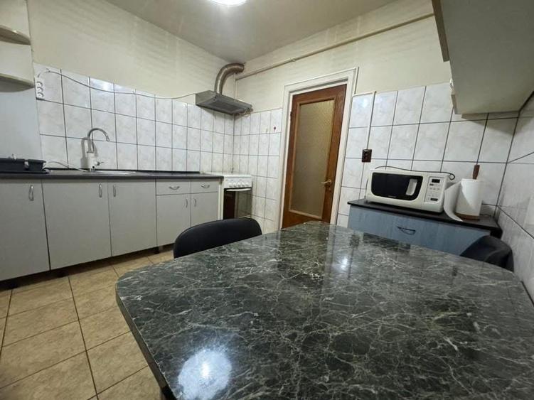 Apartament cu 2 camere semidecomandat în Intim
