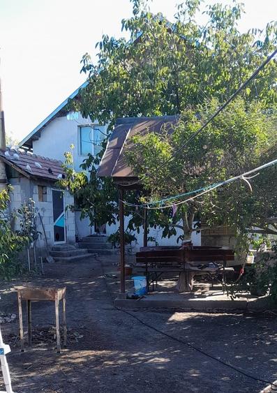 Casă cu 4 camere decomandat în Perieți