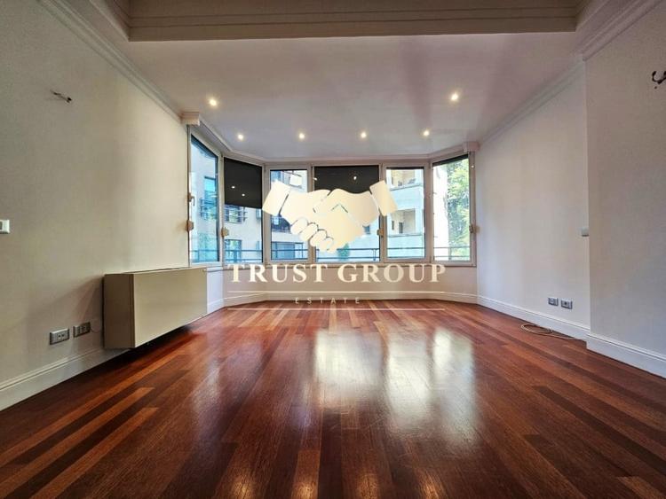 Apartament cu 3 camere semidecomandat, mobilat în Arcul de Triumf