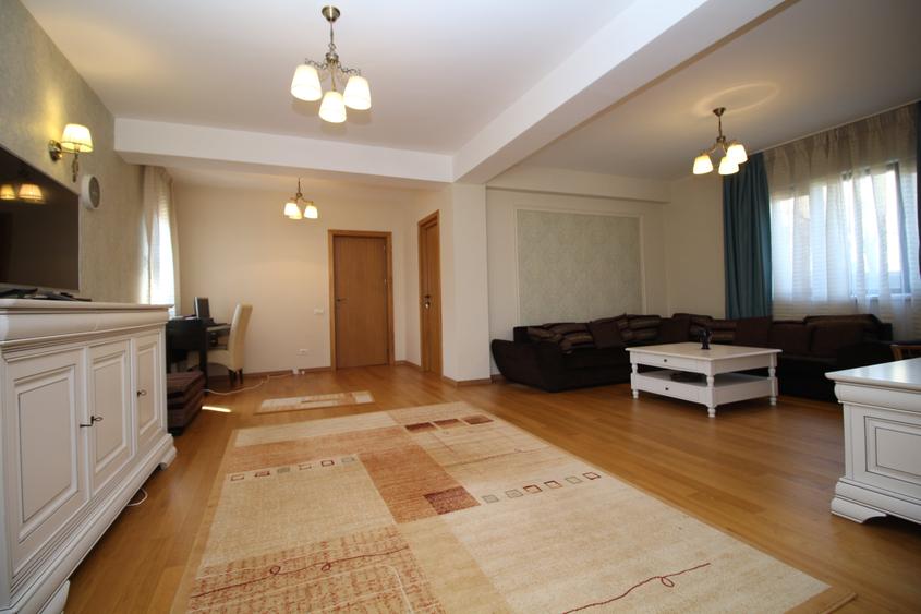 Casă individuală cu 5 camere cu Canalizare în Cernica
