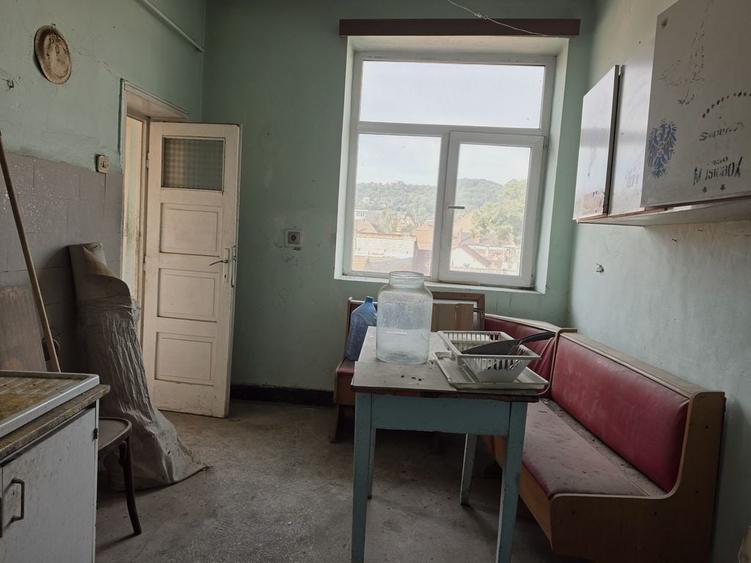 Apartament cu 2 camere nedecomandat în Brașovul Vechi