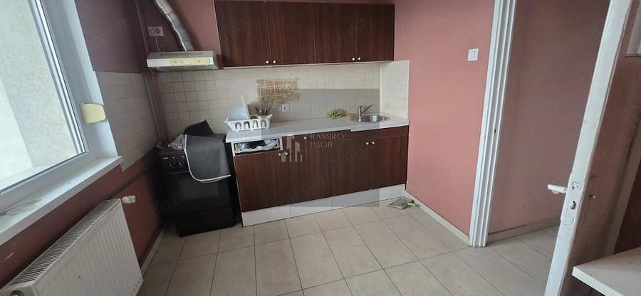 Apartament cu 2 camere semidecomandat în Giurgiului