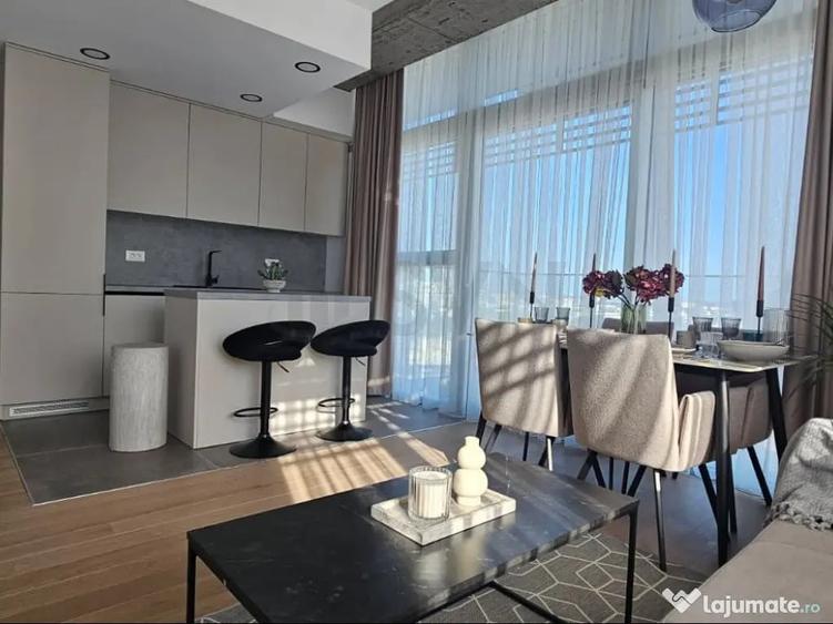Apartament cu 3 camere semidecomandat în Floreasca
