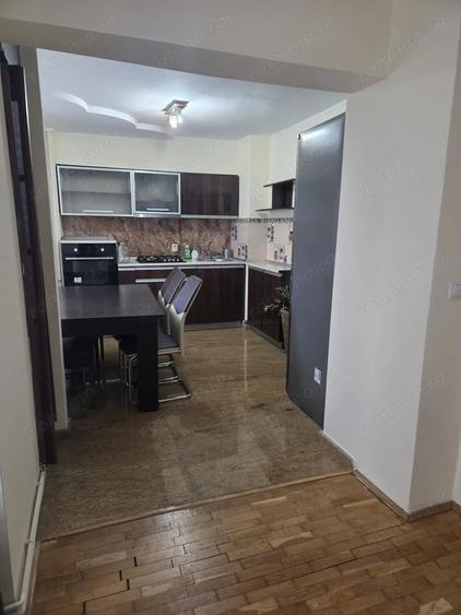 Apartament cu 3 camere decomandat în Spitalul Județean