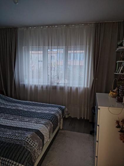 Vand apartament cu 2 camere decomandat - zona Materna
