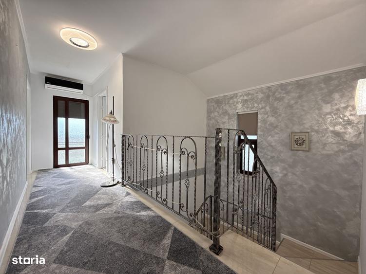 Casă cu 3 camere în Lumina