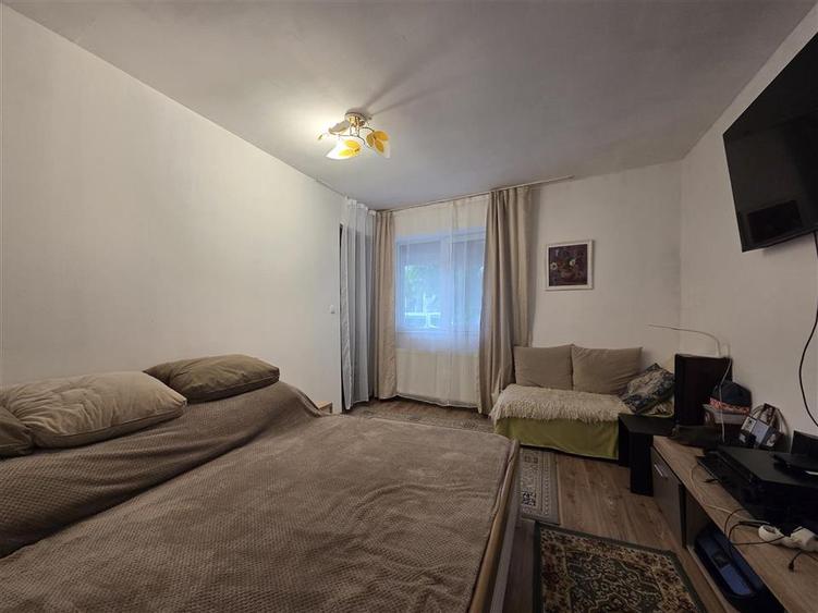 Casă cu 5 camere cu Teren 344 Mp în Calea Clujului