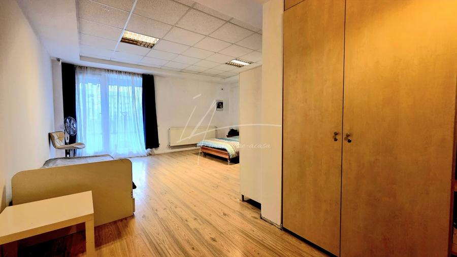 Apartament cu 5 camere decomandat, mobilat în Prelungirea Ghencea