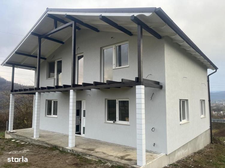 Casă cu 4 camere în Bejan