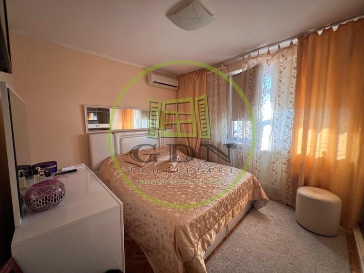 Apartament cu 3 camere semidecomandat, mobilat în Central