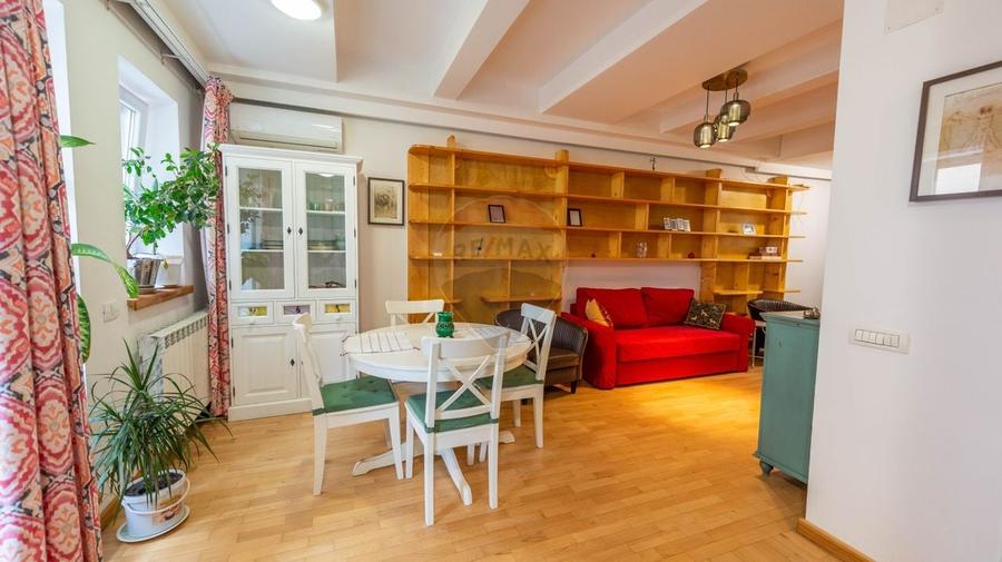 Apartament cu 3 camere semidecomandat, mobilat în Matei Voievod
