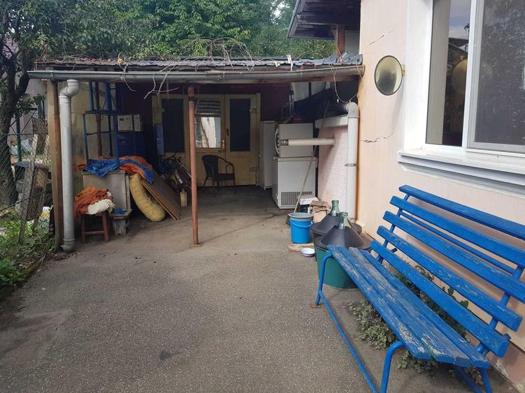 Casă cu 4 camere în Pietrișu