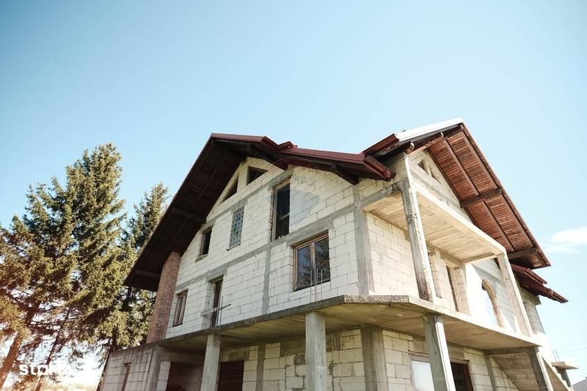 Casă cu 4 camere cu Teren 1674 Mp în Frătăuții Vechi