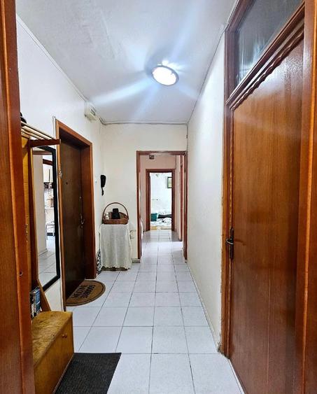 Apartament cu 4 camere decomandat în Apărătorii Patriei