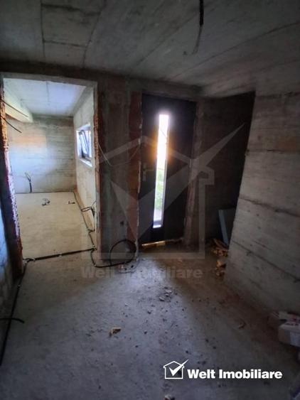 Casă individuală cu 7 camere cu Canalizare în Dâmbul Rotund