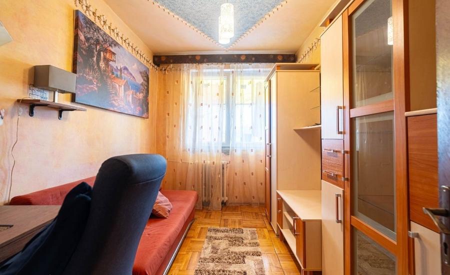 Apartament cu 4 camere semidecomandat, mobilat în Ultracentral