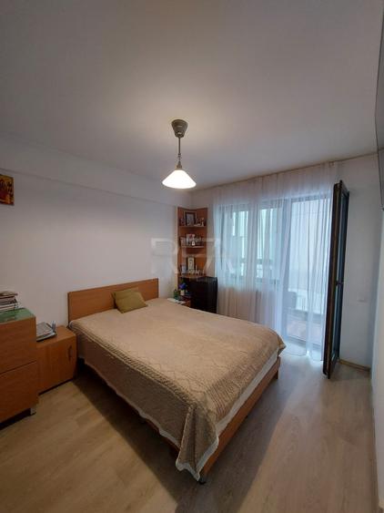 Apartament cu 3 camere decomandat, mobilat în Titan