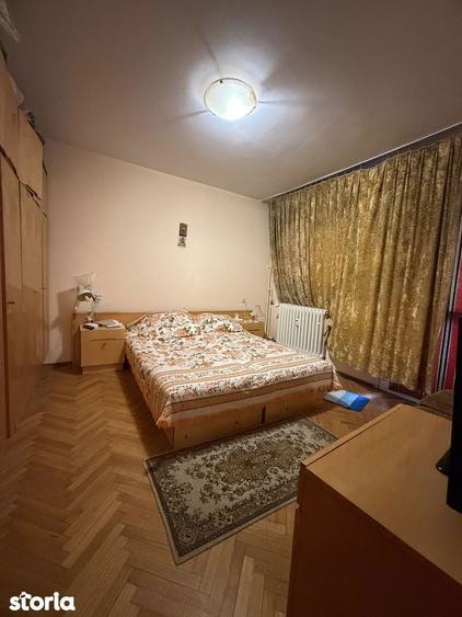 Apartament cu 4 camere decomandat în Drumul Taberei