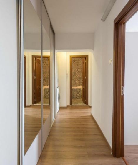 Apartament cu 3 camere decomandat în Vitan