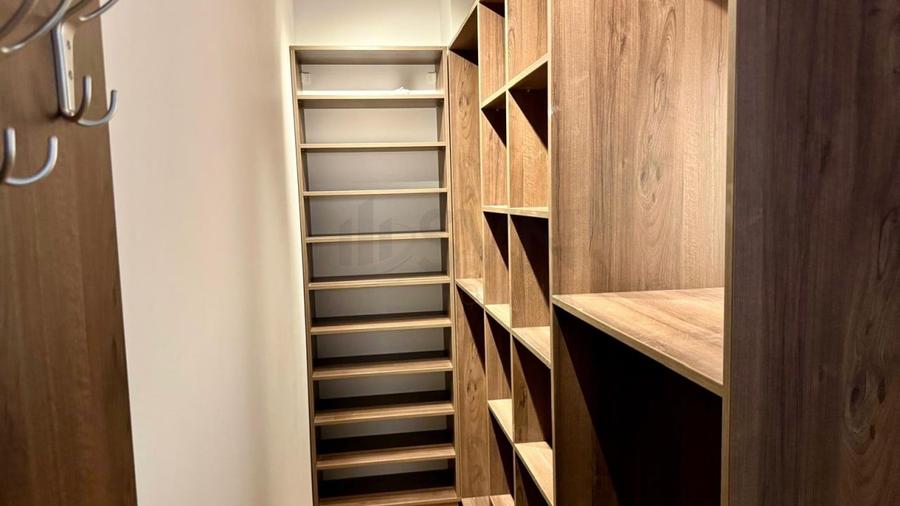Apartament cu 3 camere semidecomandat, mobilat în Barbu Văcărescu