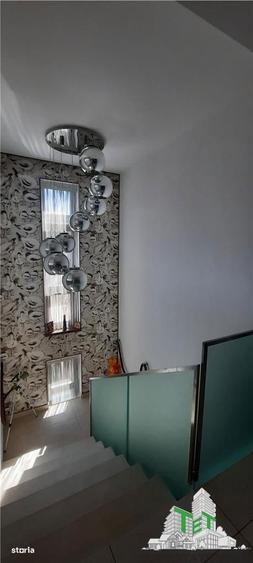 Casă cu 6 camere cu Canalizare în Dămăroaia