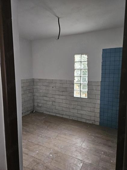 Casă cu 2 camere cu Teren 1600 Mp în Slatina-Nera