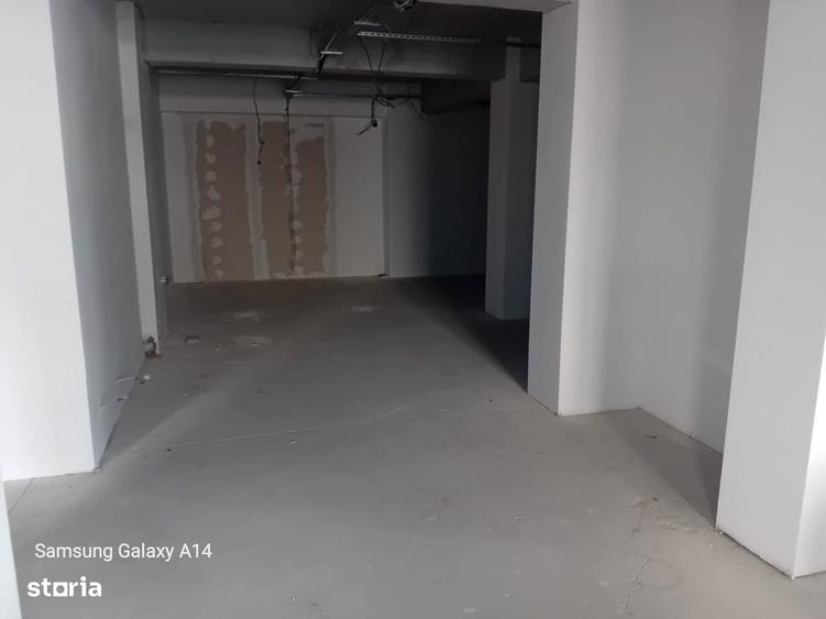 Spațiu comercial, de 300 mp, în Central