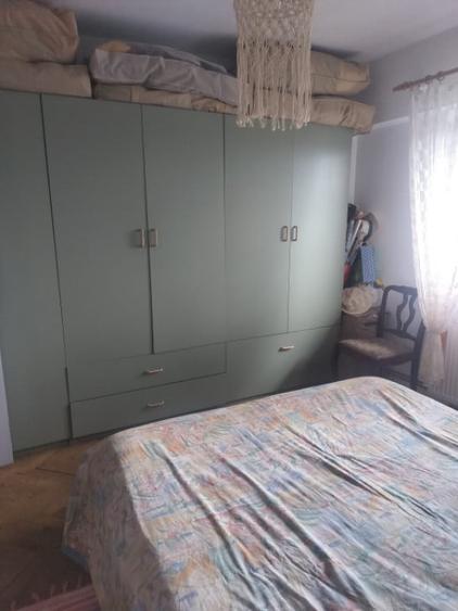 Apartament cu 3 camere decomandat în Sărari