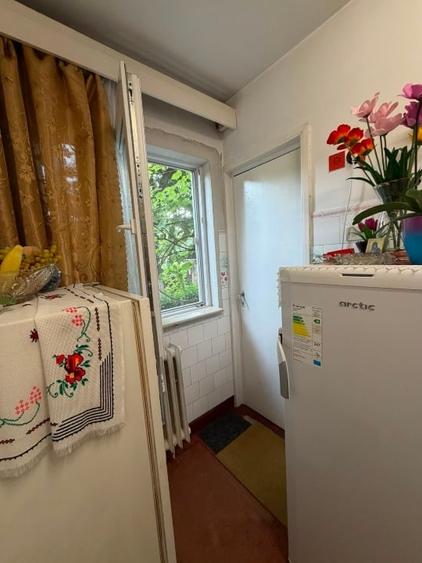 Apartament cu 3 camere decomandat, mobilat în Aurel Vlaicu
