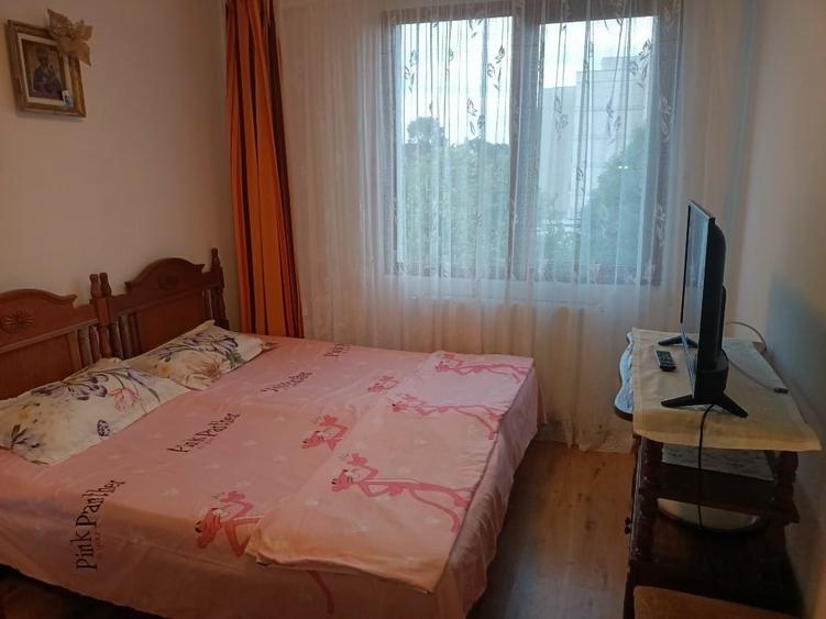 Apartament cu 3 camere decomandat, mobilat în Central