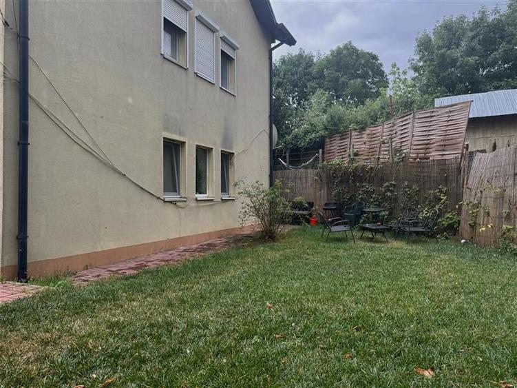 Apartament cu 3 camere decomandat, mobilat în Bucium