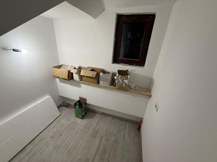 Casă individuală cu 4 camere cu Canalizare în Central