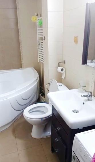 Apartament cu 3 camere decomandat în Piața Centrală