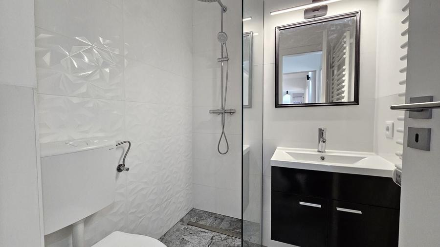 Apartament cu 4 camere decomandat, mobilat în Zorilor