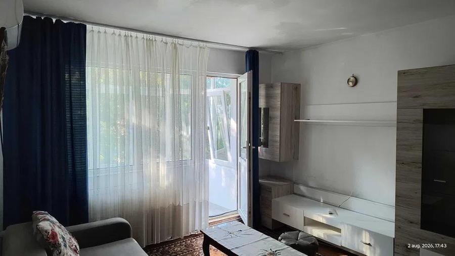 Apartament cu 2 camere semidecomandat, mobilat în Podul de Piatră