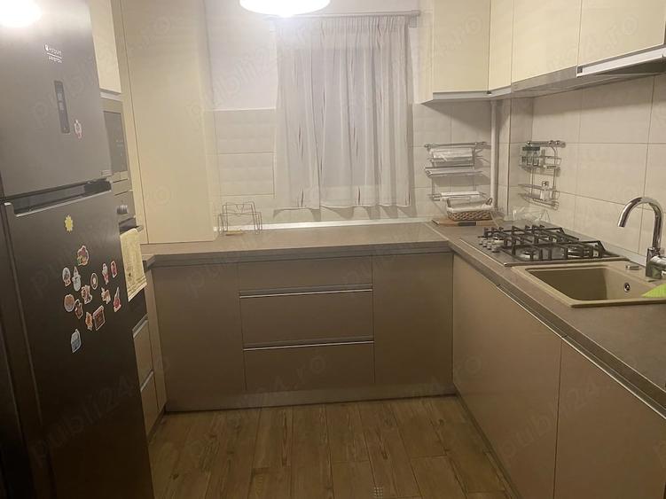 Apartament cu 3 camere semidecomandat în Plevnei