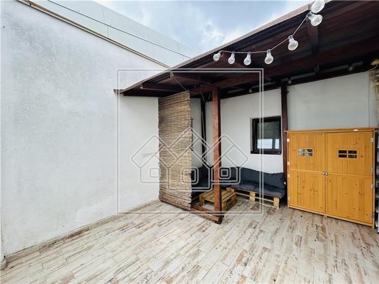 Apartament cu 4 camere nedecomandat în Exterior Sud