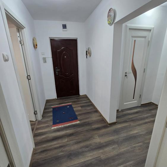 Apartament cu 3 camere decomandat, mobilat în Zimbru