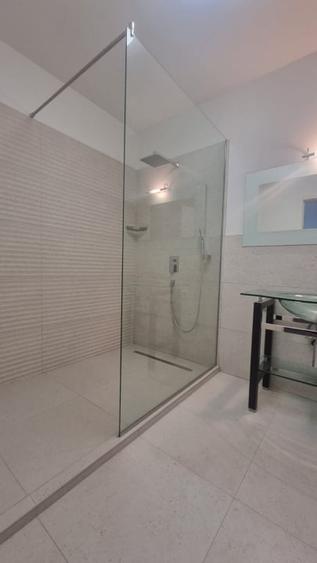 Apartament cu 5 camere decomandat, mobilat în Primăverii