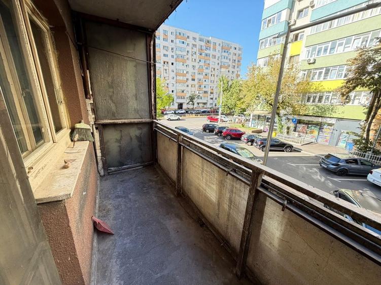 Apartament cu 3 camere decomandat în Rahova